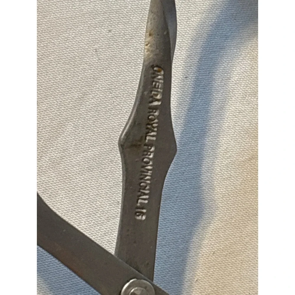 Oneida Salad Tongs Royal Provincial  Scissor Style Silver‎ Good Vintage